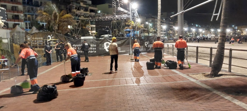 Las Palmas recoge 4.300 kilos de residuos tras la celebración de la noche de San Juan