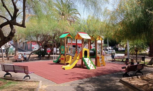 La Laguna renueva el parque infantil de Los Majuelos