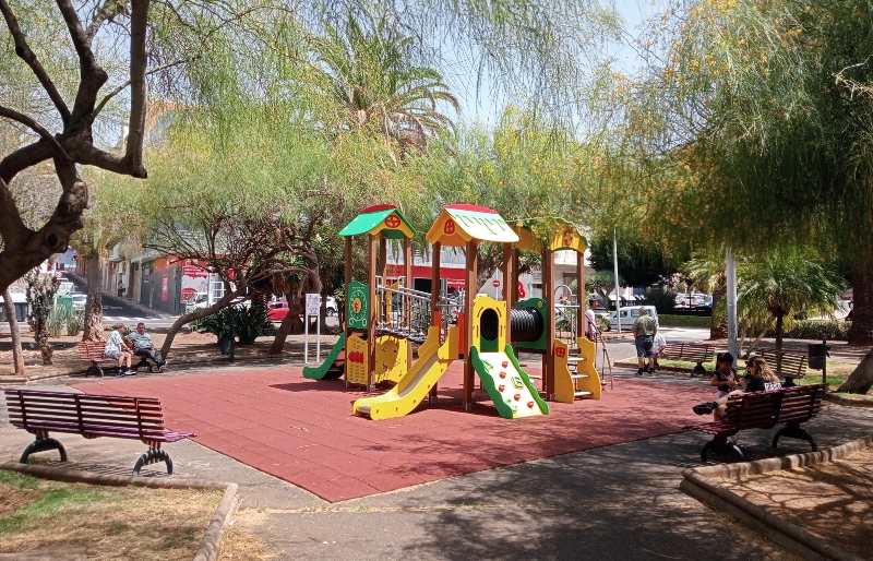 La Laguna renueva el parque infantil de Los Majuelos