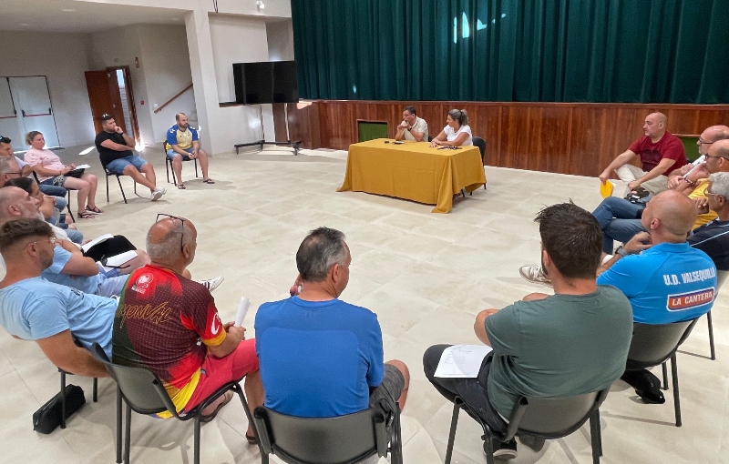 El alcalde de Valsequillo y la concejala de Deportes se reúnen con los responsables de los clubes deportivos