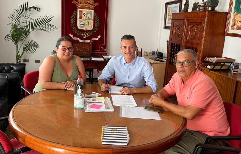 El alcalde de La Aldea de San Nicolás se reúne con Asempral para establecer las líneas de trabajo conjuntas