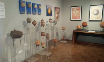 El ceramista Diego Higuera inaugura ‘Ruleta de ídolos’ en la Casa-Museo Antonio Padrón de Gáldar