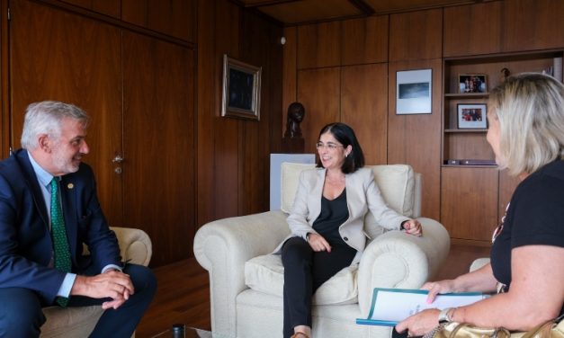 La alcaldesa de Las Palmas mantiene un encuentro con el rector de la ULPGC 