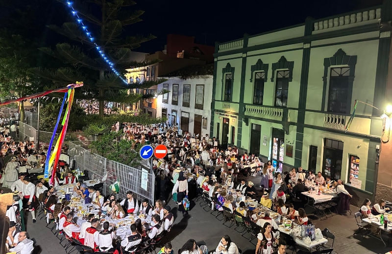 La Laguna vive un multitudinario Baile de Magos y se prepara  para celebrar la Romería Regional de San Benito  
