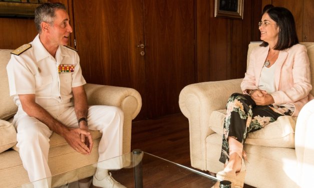 La alcaldesa Darias mantiene un encuentro con el almirante comandante del Mando Naval de Canarias, José Lago Ochoa