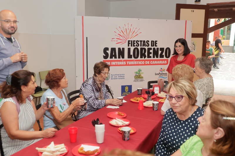 La alcaldesa celebra con los mayores de San Lorenzo las fiestas del pueblo  