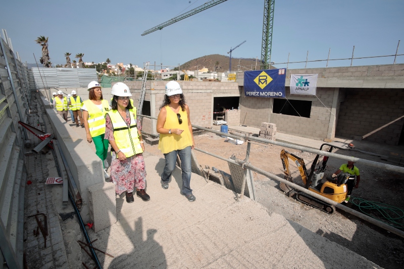 Darias recorre las obras de las primeras viviendas de Canarias para personas con TEA  