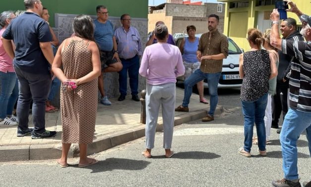 El Alcalde de Telde  se reúne  con los vecinos  de La Montañeta de El Calero