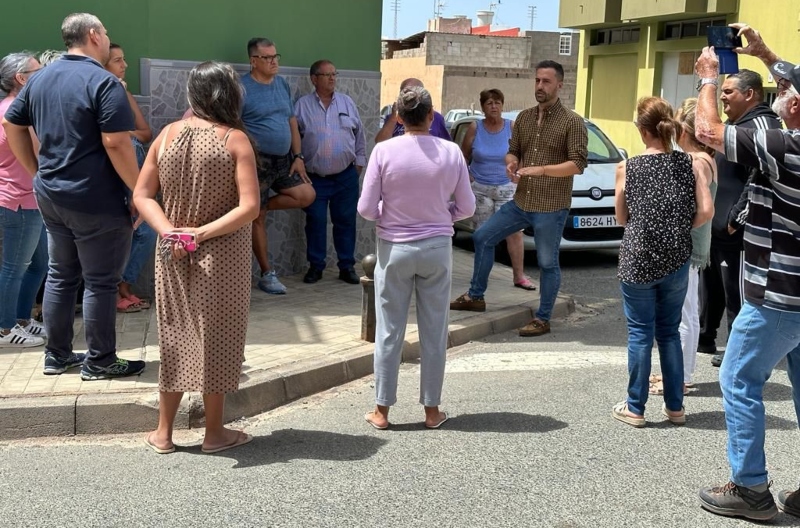 El Alcalde de Telde  se reúne  con los vecinos  de La Montañeta de El Calero