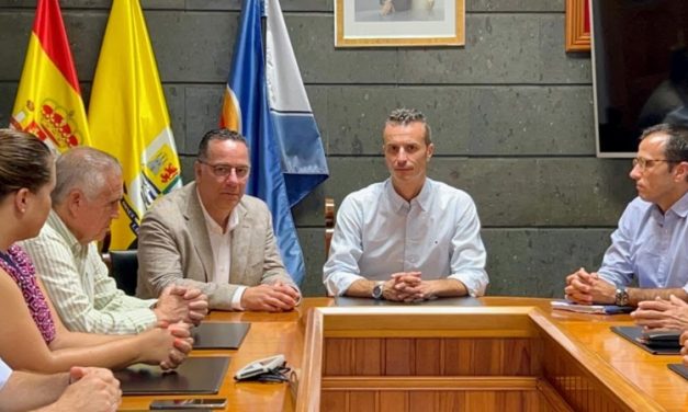 El consejero de Educación del Gobierno de Canarias visita La Aldea de San Nicolás