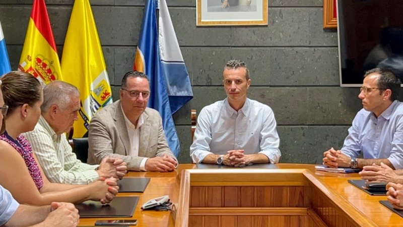 El consejero de Educación del Gobierno de Canarias visita La Aldea de San Nicolás