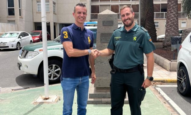 El alcalde de La Aldea de San Nicolás,  se reúne con el nuevo capitán de la Guardia Civil del puesto de Santa María de Guía