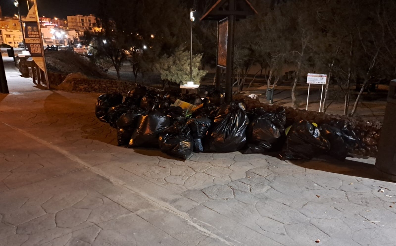 Telde recoge más 6.000 kilos de basura tras los fuegos de Melenara
