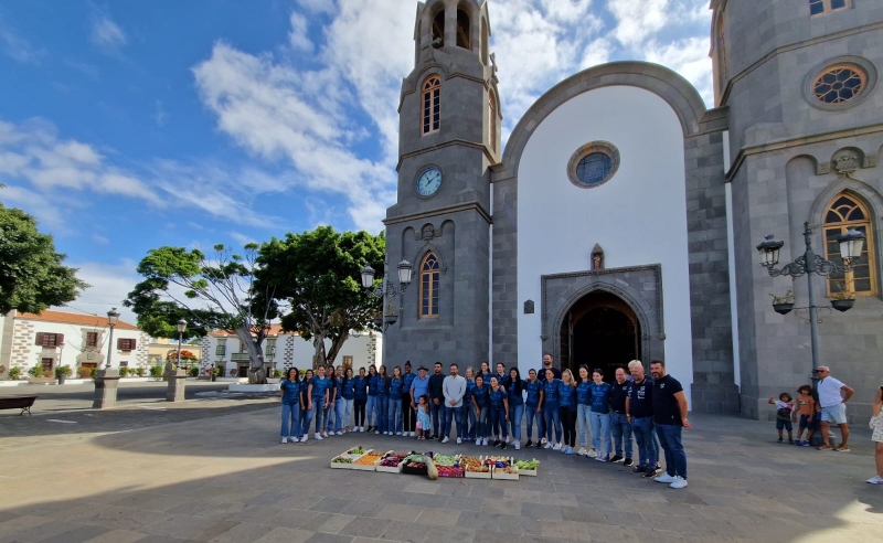 El Rocasa Gran Canaria visitó este jueves la Basílica San Juan para realizar una ofrenda al Cristo de Telde