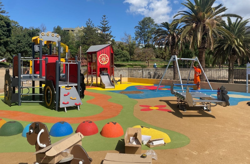 Santa Cruz reabre la zona infantil del parque La Granja tras finalizar su renovación