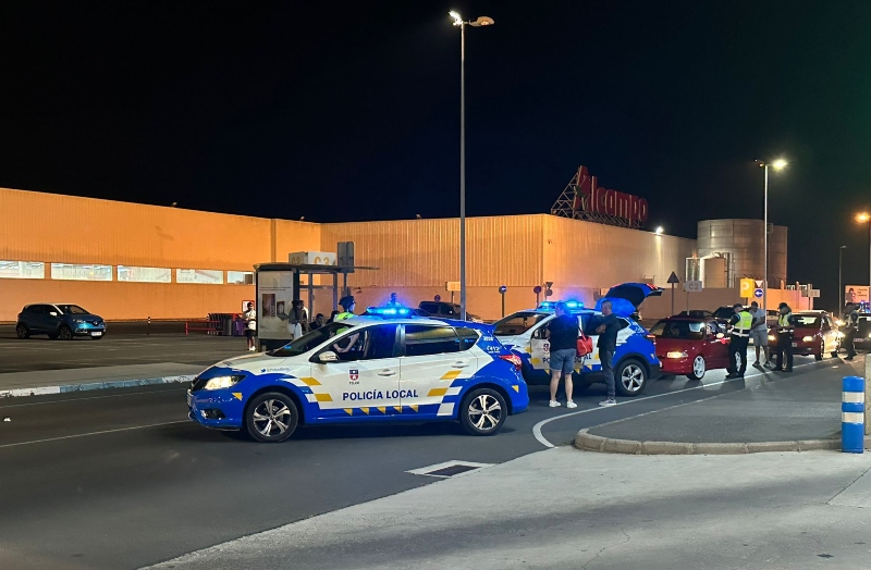 Dos diligencias judiciales y más de 30 sanciones en un despliegue de la Policía Local de Telde en La Mareta