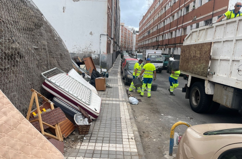 Las Palmas recoge 800 kilos de residuos en los barrios capitalinos de San Francisco y San Nicolás