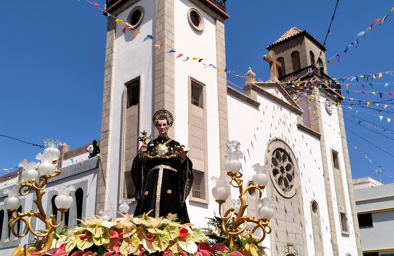 La eucaristía y la procesión en honor a San Nicolás de Tolentino inunda de emoción las calles de La Aldea