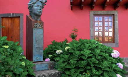 Gloria Oliva rinde homenaje al oficio de poeta en el 139 aniversario del nacimiento de Tomás Morales en su Casa-Museo de Moya