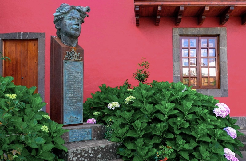 Gloria Oliva rinde homenaje al oficio de poeta en el 139 aniversario del nacimiento de Tomás Morales en su Casa-Museo de Moya