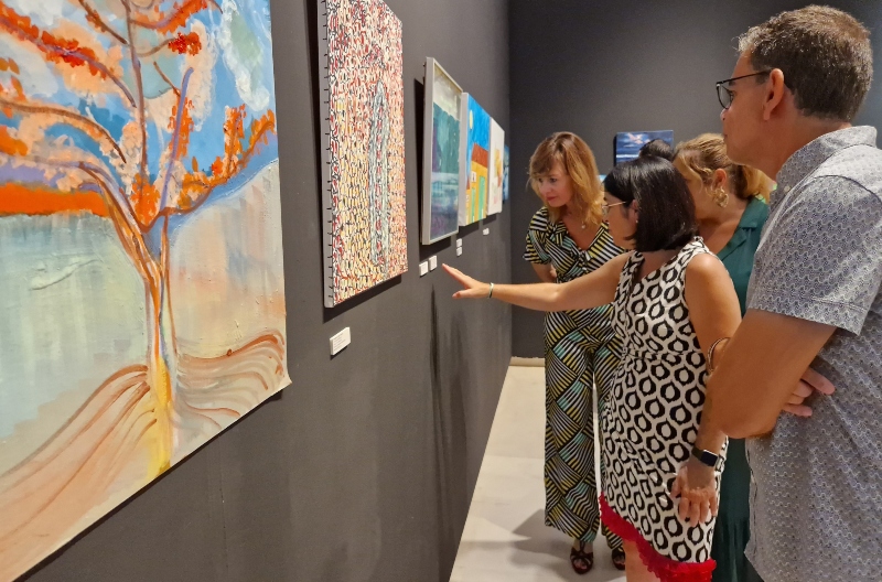 La alcaldesa Darias inaugura la exposición ‘Arte y Salud Mental’ en el Museo Castillo de Mata