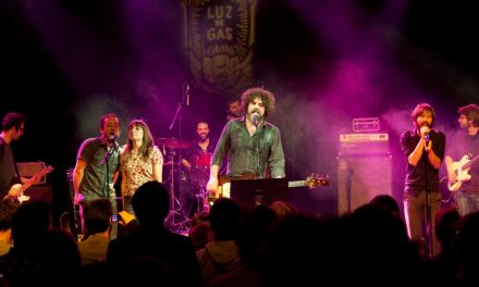 La banda Egon Soda presenta su quinto disco en el Teatro Leal con influencias del rock atemporal, pop, soul y funk 