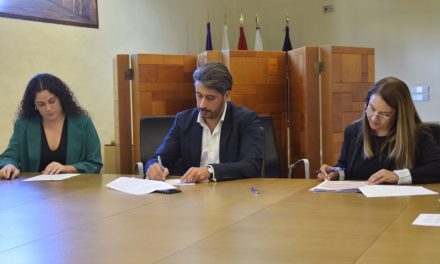 El alcalde de La Laguna formaliza 17 convenios de apoyo a entidades del tercer sector por más de 420.000 euros  