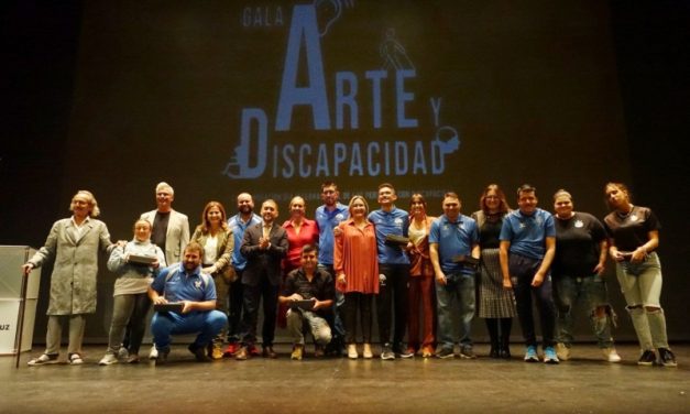 La ciudad de Santa Cruz se tiñe de color naranja con la gala “Arte y Discapacidad”