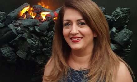 Maryam Eftekharian, activista iraní en defensa de los derechos humanos, ofrece una conferencia en la Casa-Museo León y Castillo de Telde