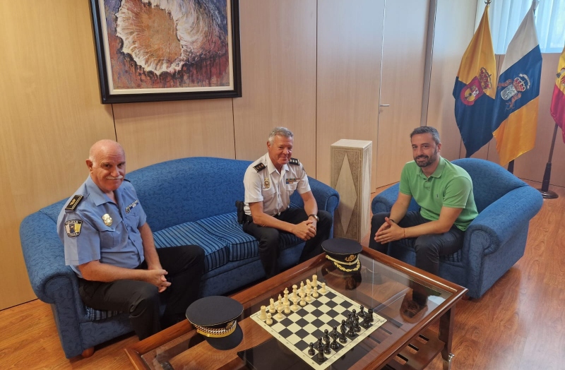 El alcalde de Telde  agradece al comisario jefe de la Policía Nacional  su labor en la ciudad