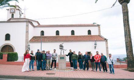 La Laguna dedica una escultura en Valle de Guerra al Club de Lucha Rosario