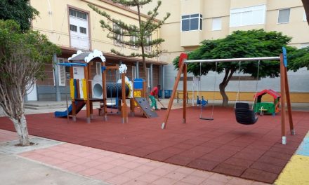 La Laguna culmina la renovación de un parque infantil en Los Andenes 
