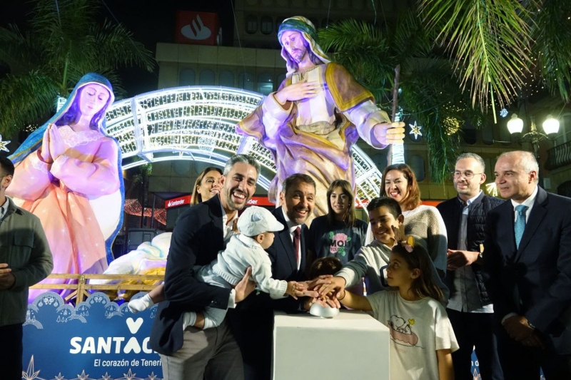 El Ayuntamiento de Santa Cruz instala un año más el Belén de Navidad en la plaza de la Candelaria