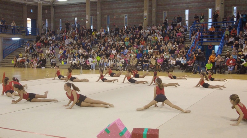 Las Escuelas Deportivas de Agüimes celebran la Navidad con una exhibición de gimnasia rítmica y bailes modernos