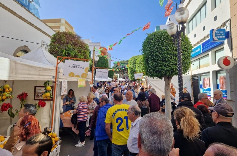 Cientos de personas  disfrutan de la XIII   la Feria de la Naranja en Telde