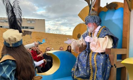  La Cabalgata de Reyes llena de ilusión a los niños teldenses