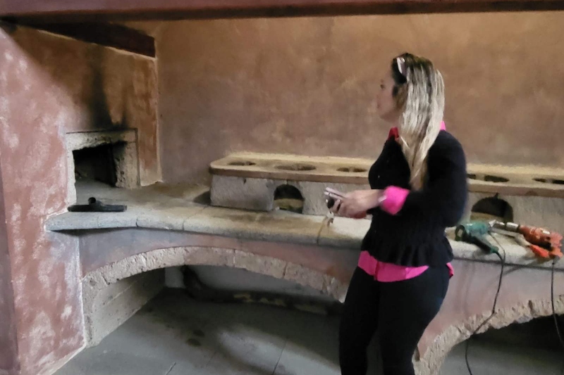 El concejal de Cultura utiliza la cocina de la Casa Condal, patrimonio histórico cultural de Telde para hacer una paella