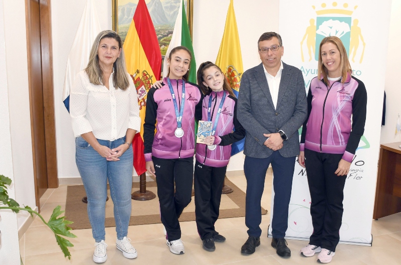 El alcalde y la concejala de Deportes reciben al equipo subcampeón de España alevín de gimnasia rítmica