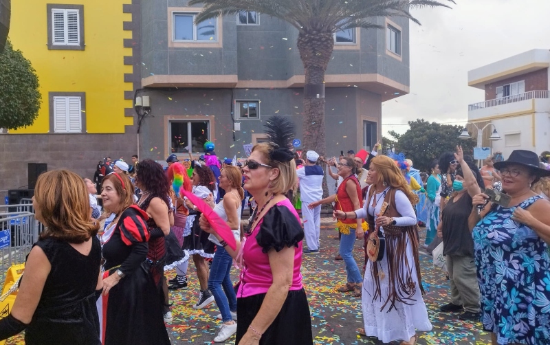 Arinaga aprovecha el buen tiempo para vibrar con su Carnaval de Día