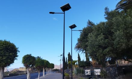 Agüimes estrena nueva luminaria fotovoltaica en tres ubicaciones del casco