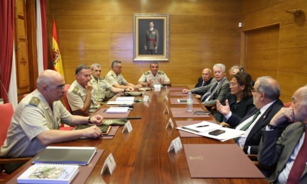 Embajadores de la “Marca Ejército” visitan el Palacio de la Capitanía General de Canarias