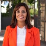 La concejala Pilar Mesa aconseja a Juan Antonio Peña trabajar con un “Manual del Concejal y del Alcalde”