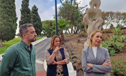 El Cabildo restaura la escultura de Plácido Fleitas tras un acto vandálico y la devuelve al Parque de San Juan