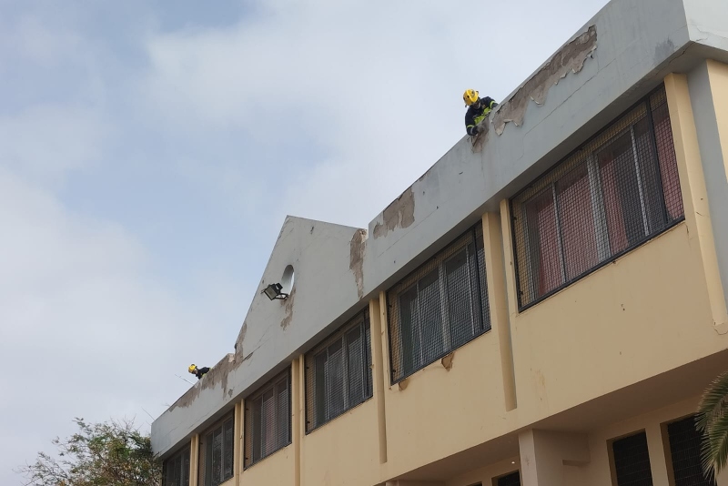  Telde impulsa obras de emergencia en el CEIP Jinámar Fase V por la peligrosidad ante la caída de cascotes de su fachada