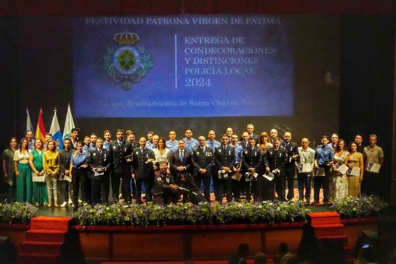 La Policía Local de Santa Cruz entrega 48 medallas de plata por actos distinguidos en la celebración de su patrona