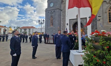 El Ejército del Aire iza la bandera nacional  para conmemorar el 10º aniversario de la proclamación del rey Felipe VI