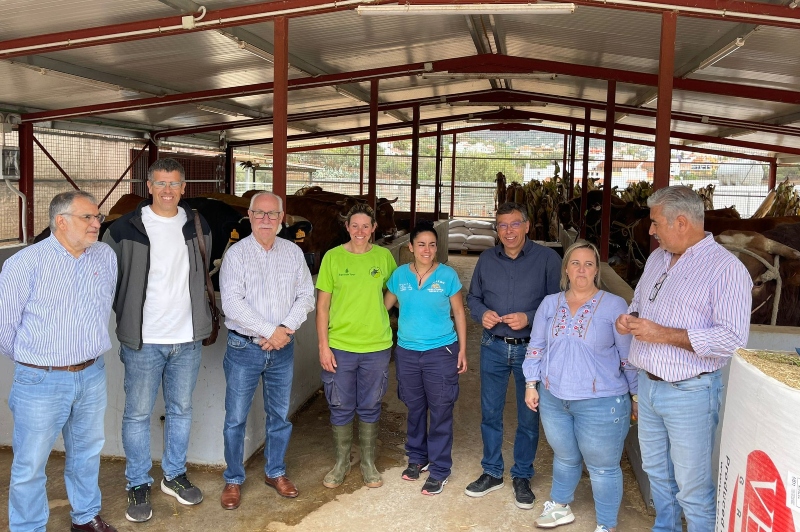 El Consejero del Sector Primario visita varias explotaciones ganaderas en Valsequillo 