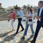 La consejera de Turismo y el alcalde de Agüimes visitan el nuevo corredor peatonal de Arinaga