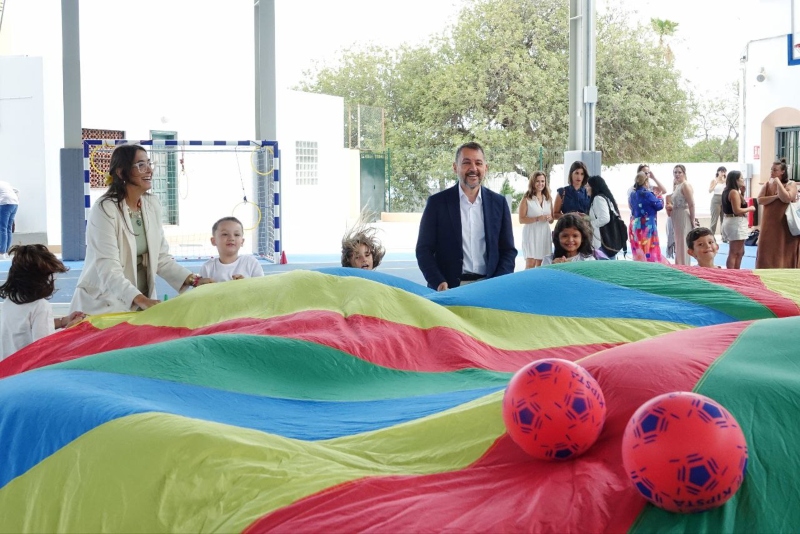 Santa Cruz presenta el inicio de las actividades extraescolares en el CEIP García Escámez