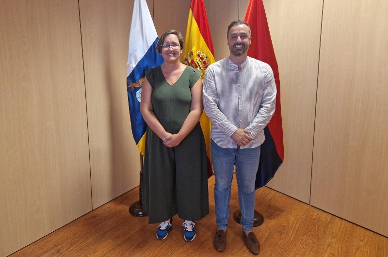 Telde felicita a su trabajadora municipal Desirée Melián por el galardón concedido por la Policía Nacional
